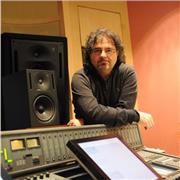 Musicista, arrangiatore e programmatore da oltre trent’anni, impartisce corsi di produzione musicale su DAW Apple Logic Pro X